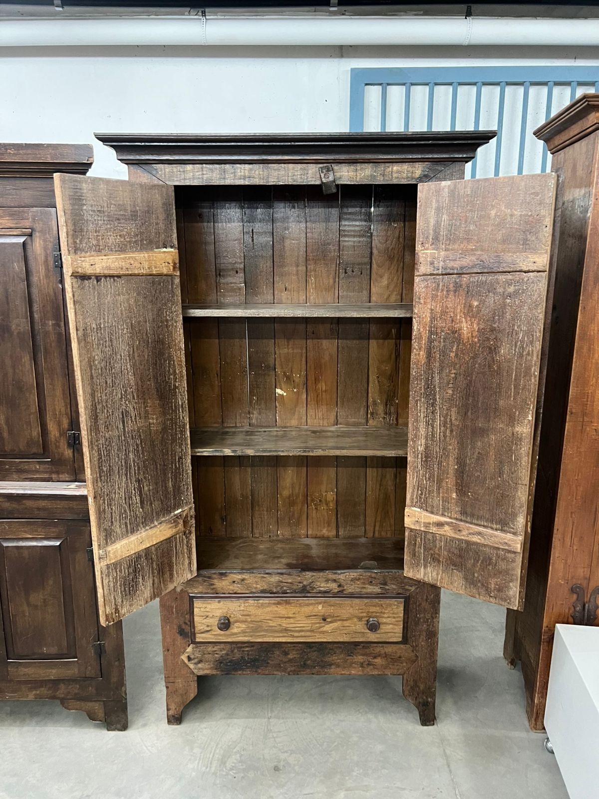 Armário Cristaleira com portas e 1 gaveta