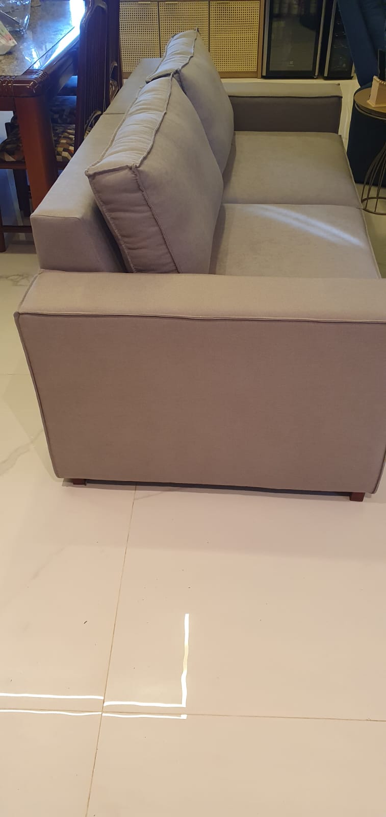 Sofá 4 lugares em linho Cajuru Móveis