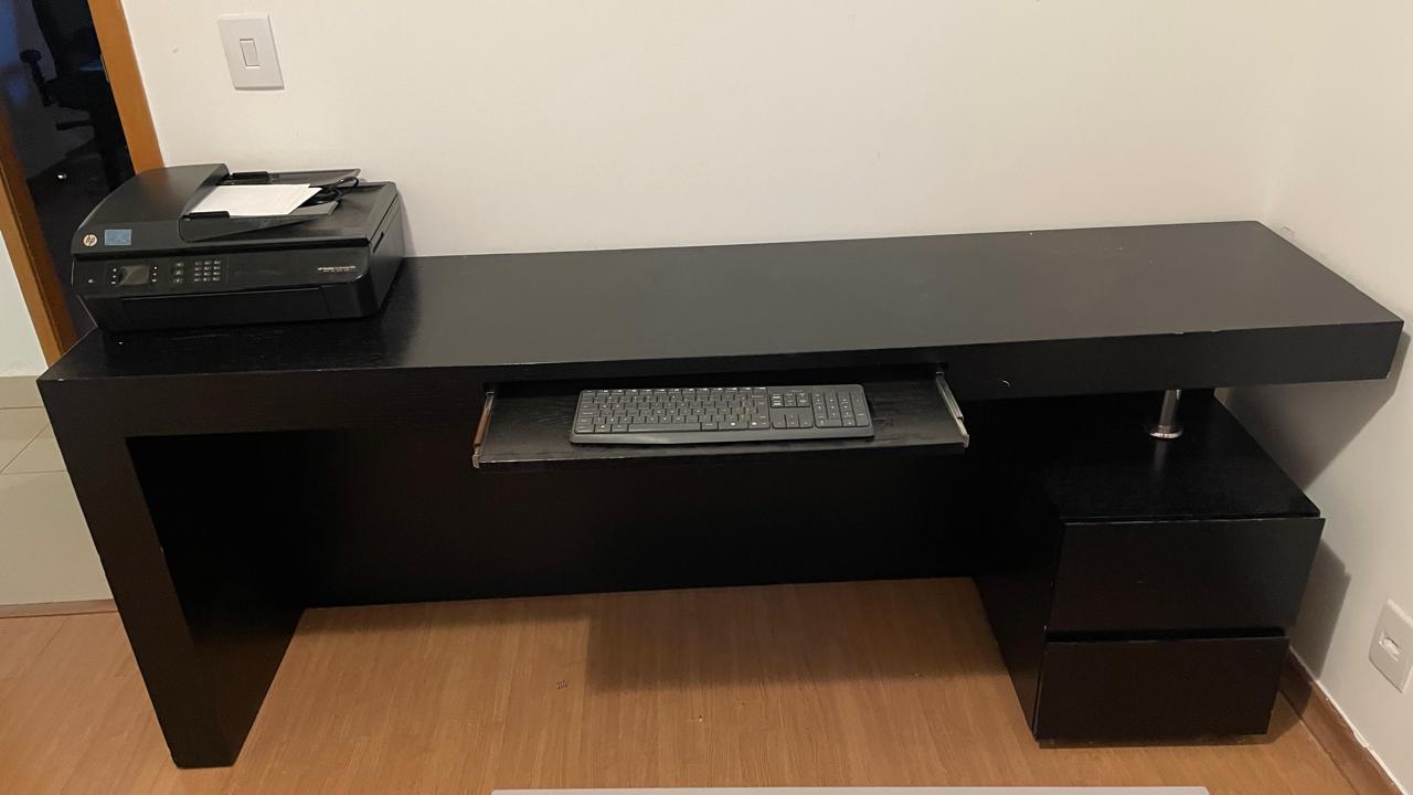 Mesa/ bancada para computador em madeira mdf , 2 gavetas e aparador de teclado