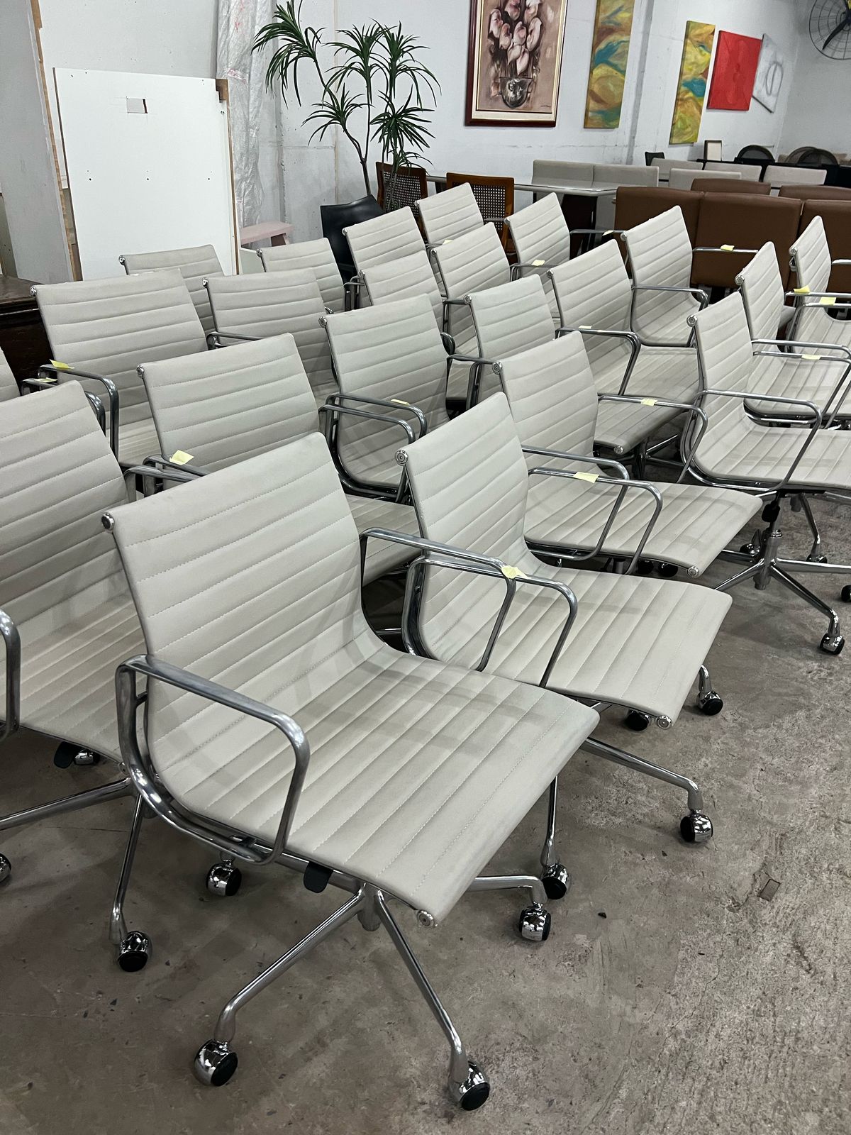 Cadeira de escritório Classica Design com rodinhas