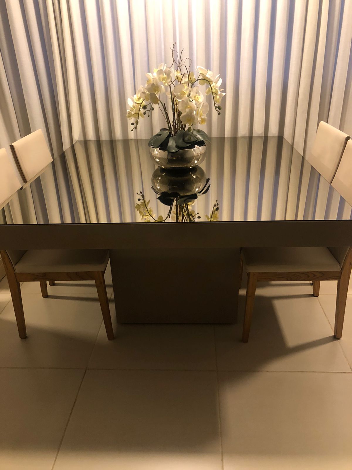 Mesa quadrada espelhada - Líder interiores