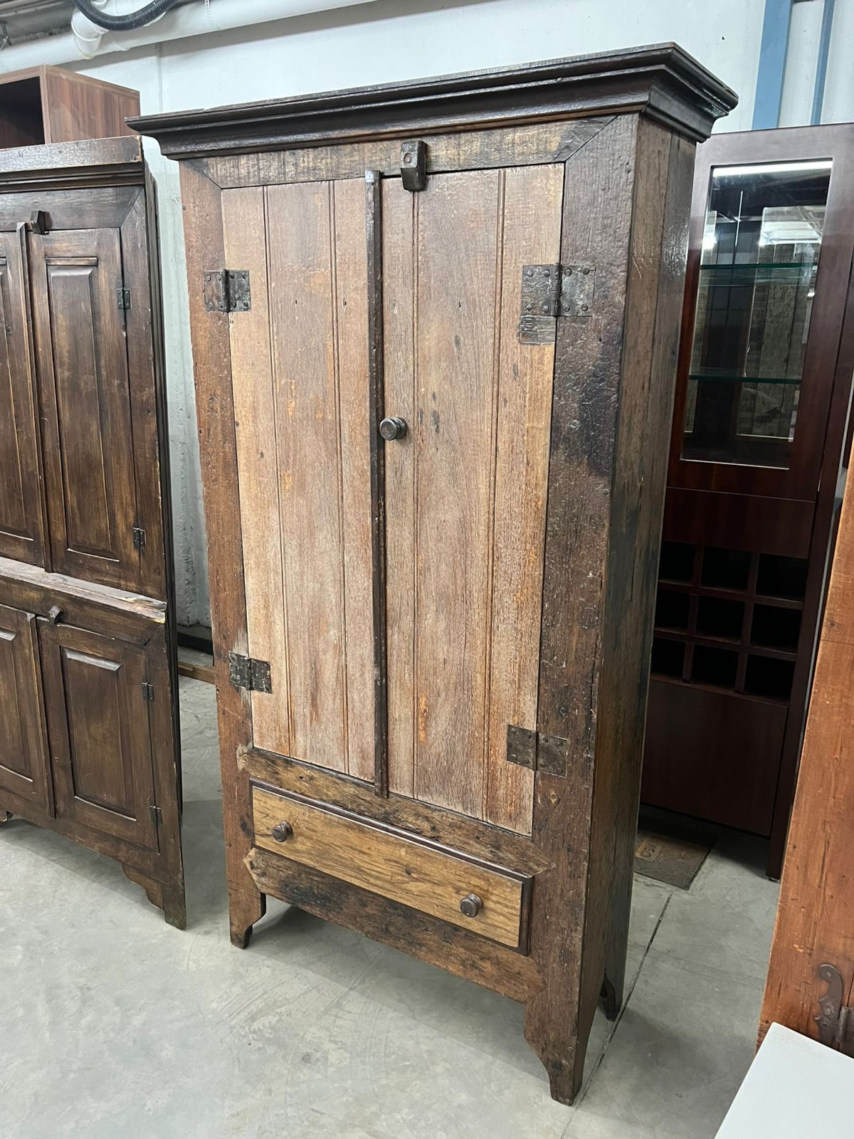 Armário Cristaleira com portas e 1 gaveta