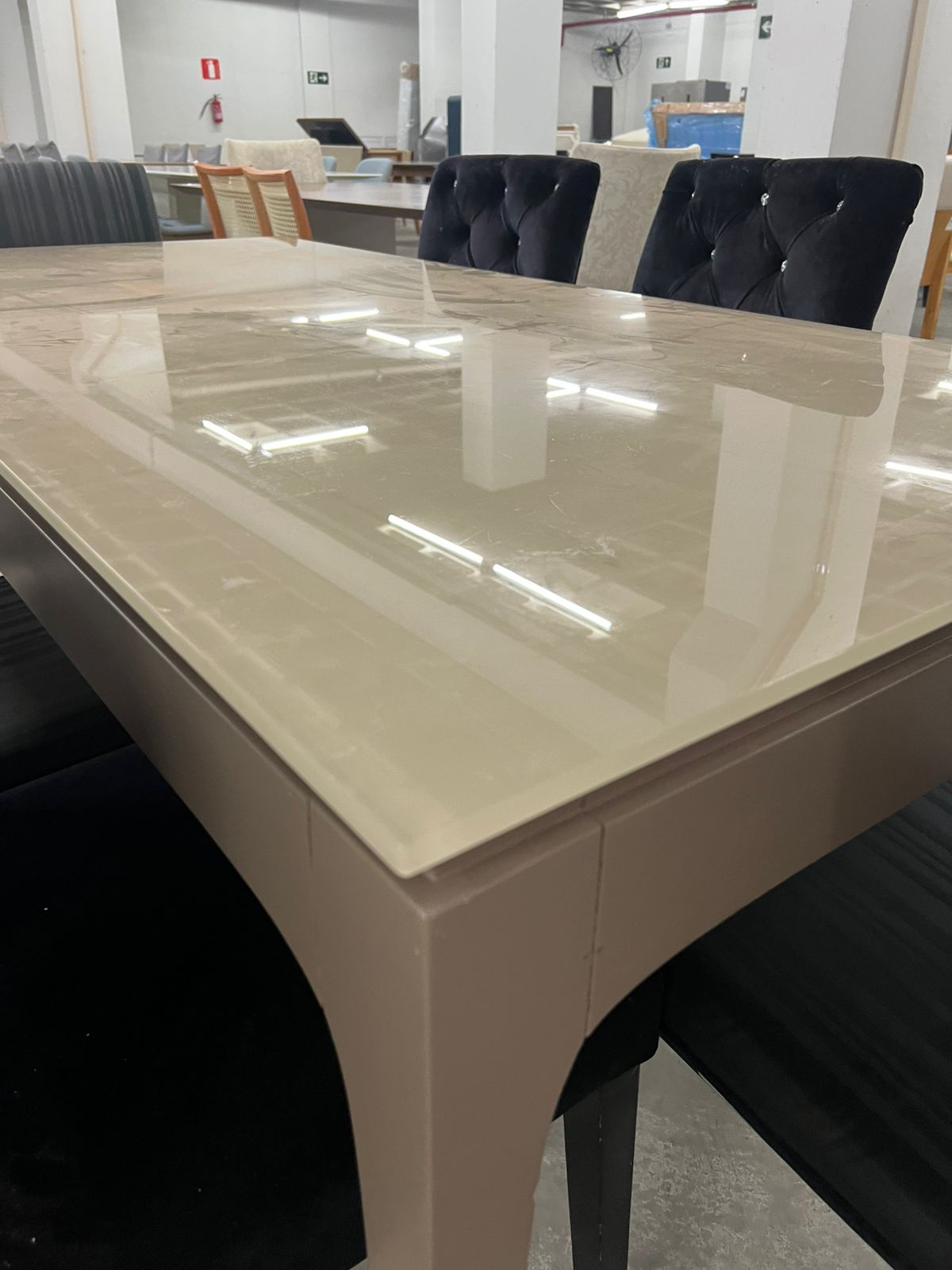 Mesa clara laqueada Líder