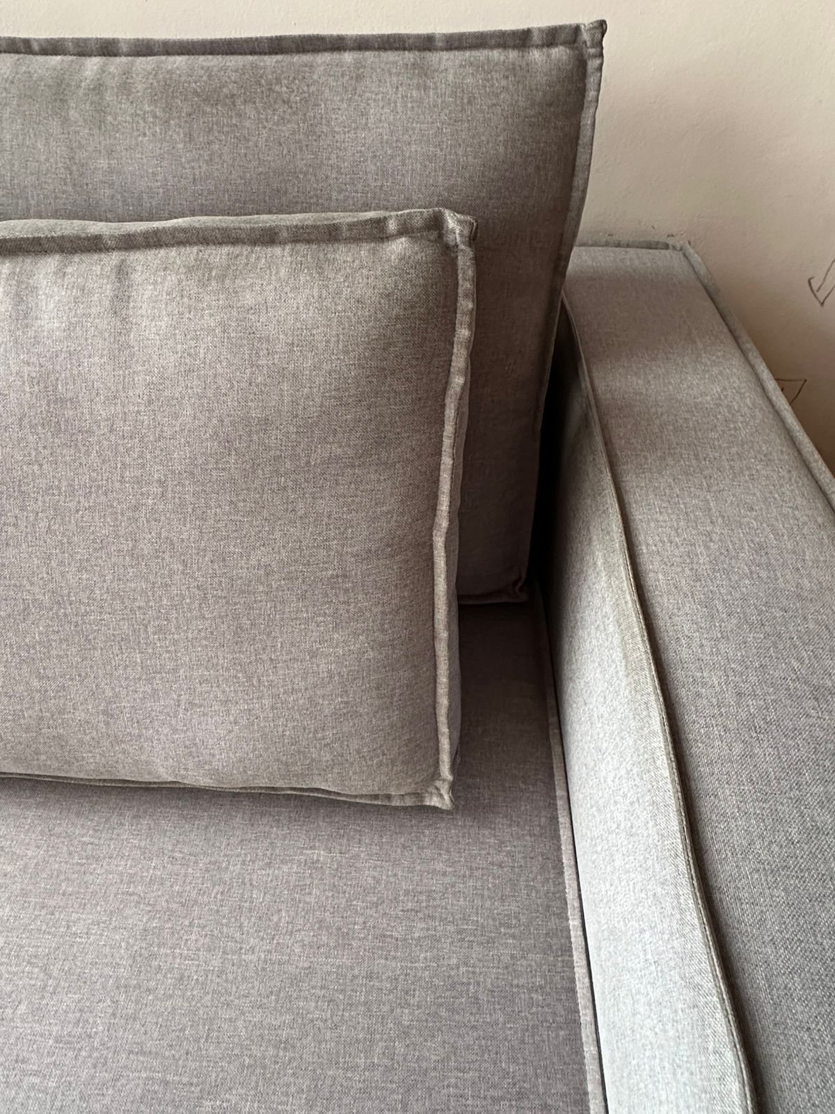 Sofá cama cinza com extensão cama de casal padrão