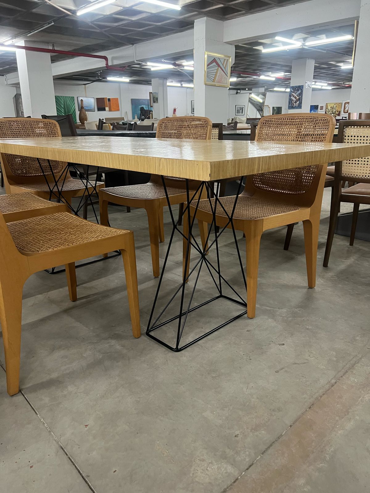 Mesa madeira com pés de ferro