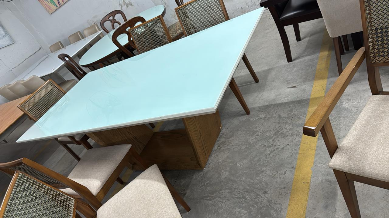 Mesa com vidro laqueado + 6 cadeiras de palhinha escura Decoralle