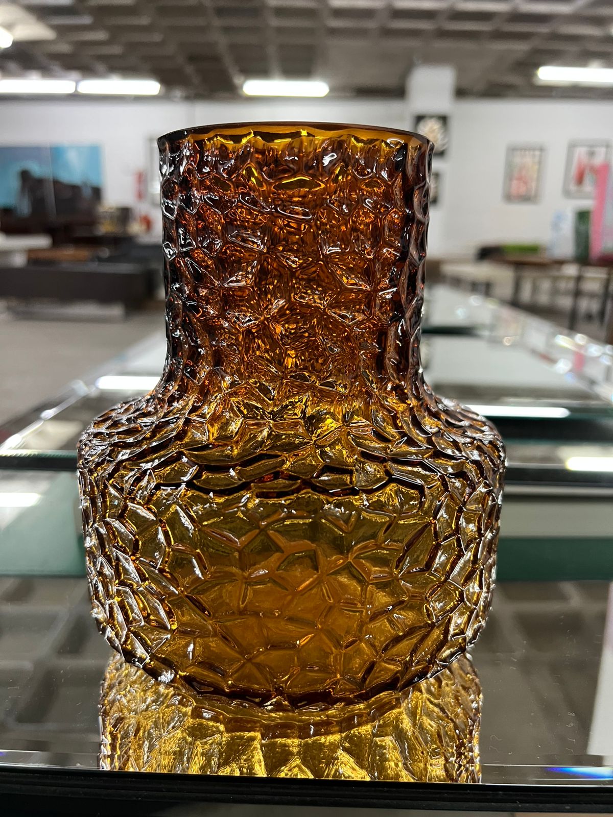 Adorno vaso marrom com relevo Camicado (38%)