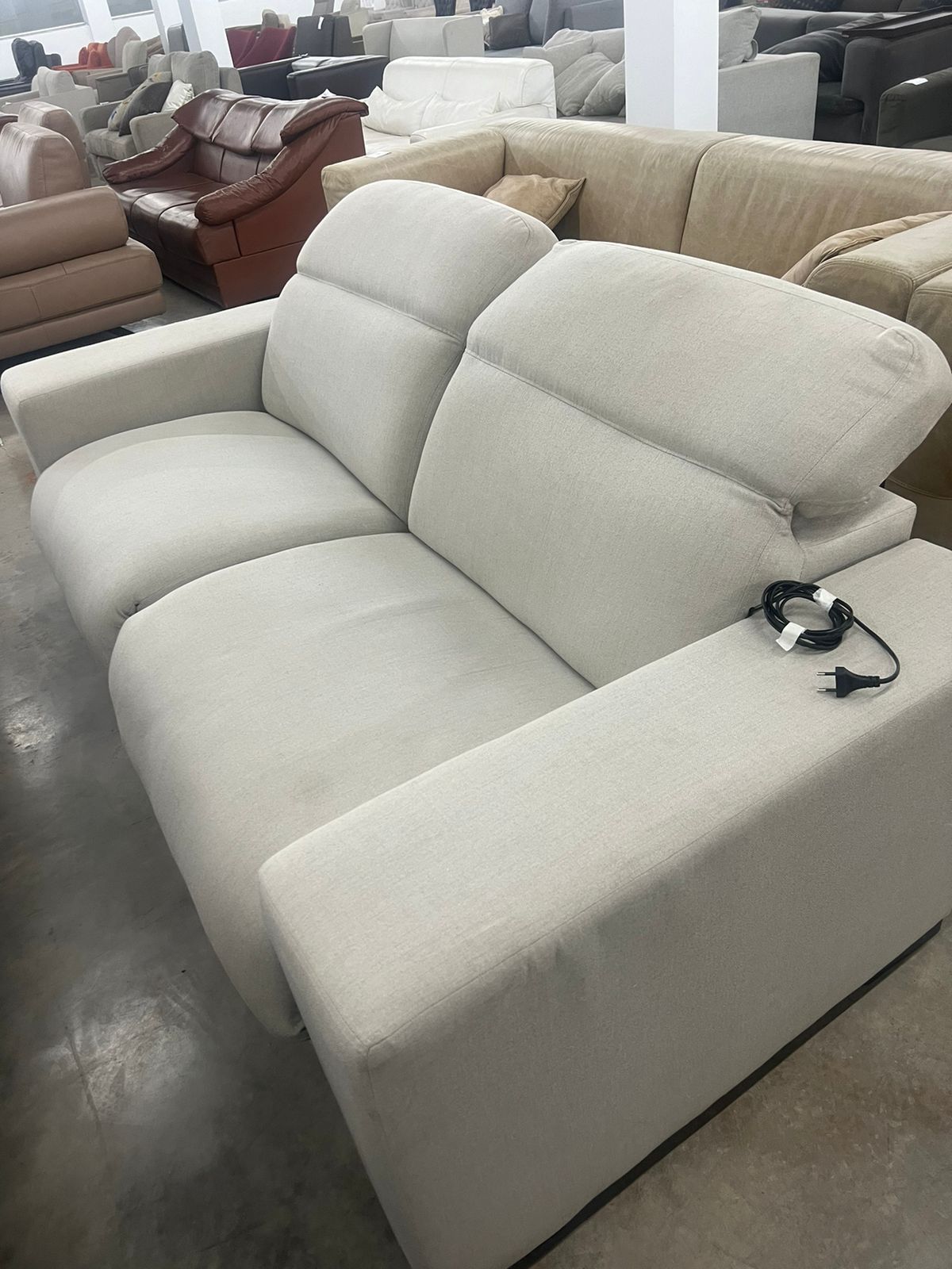 Sofá Reclinável Elétrico com 2 lugares em linho - by Natuzzi Group