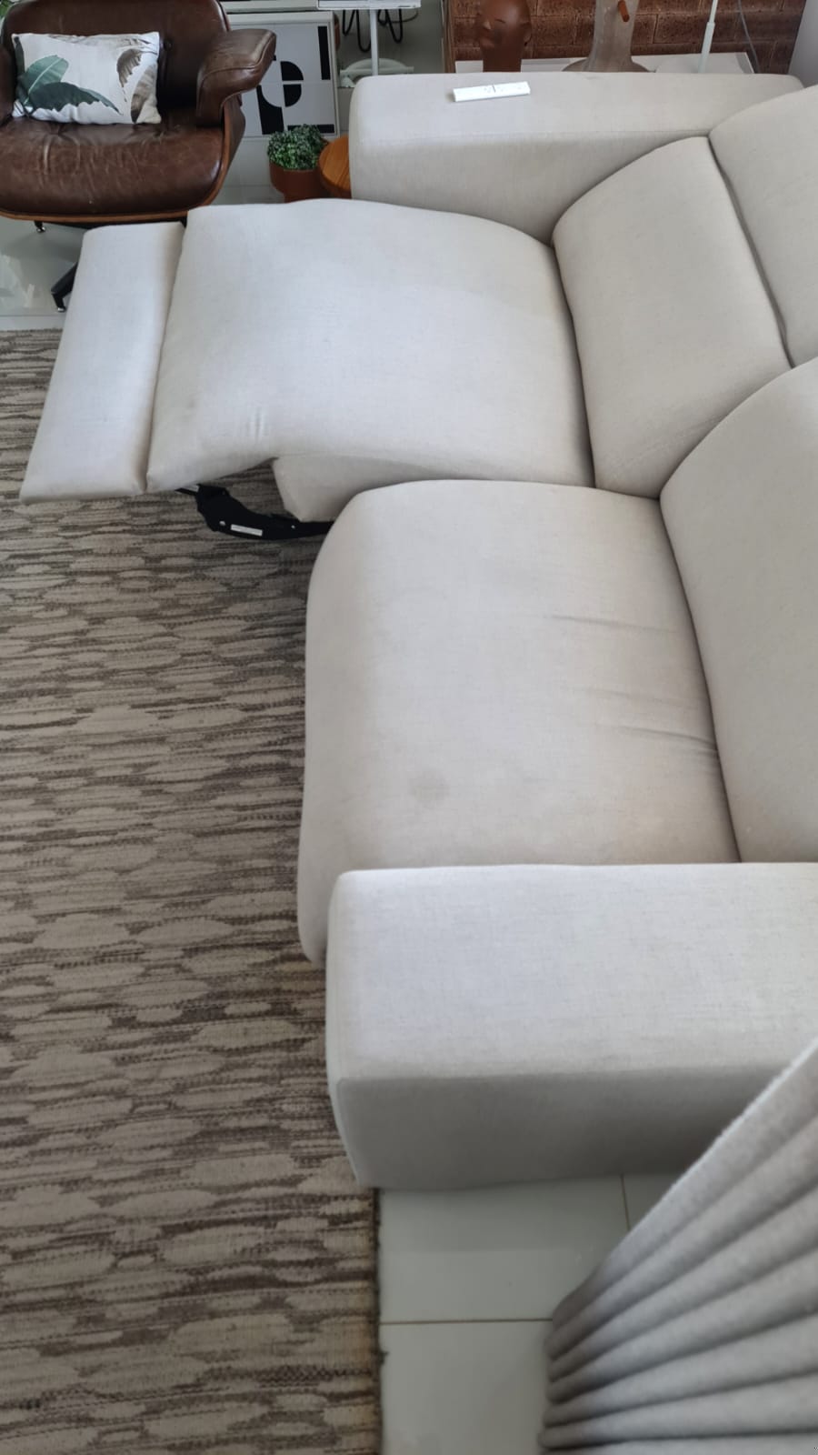 Sofá Reclinável Elétrico com 2 lugares em linho - by Natuzzi Group