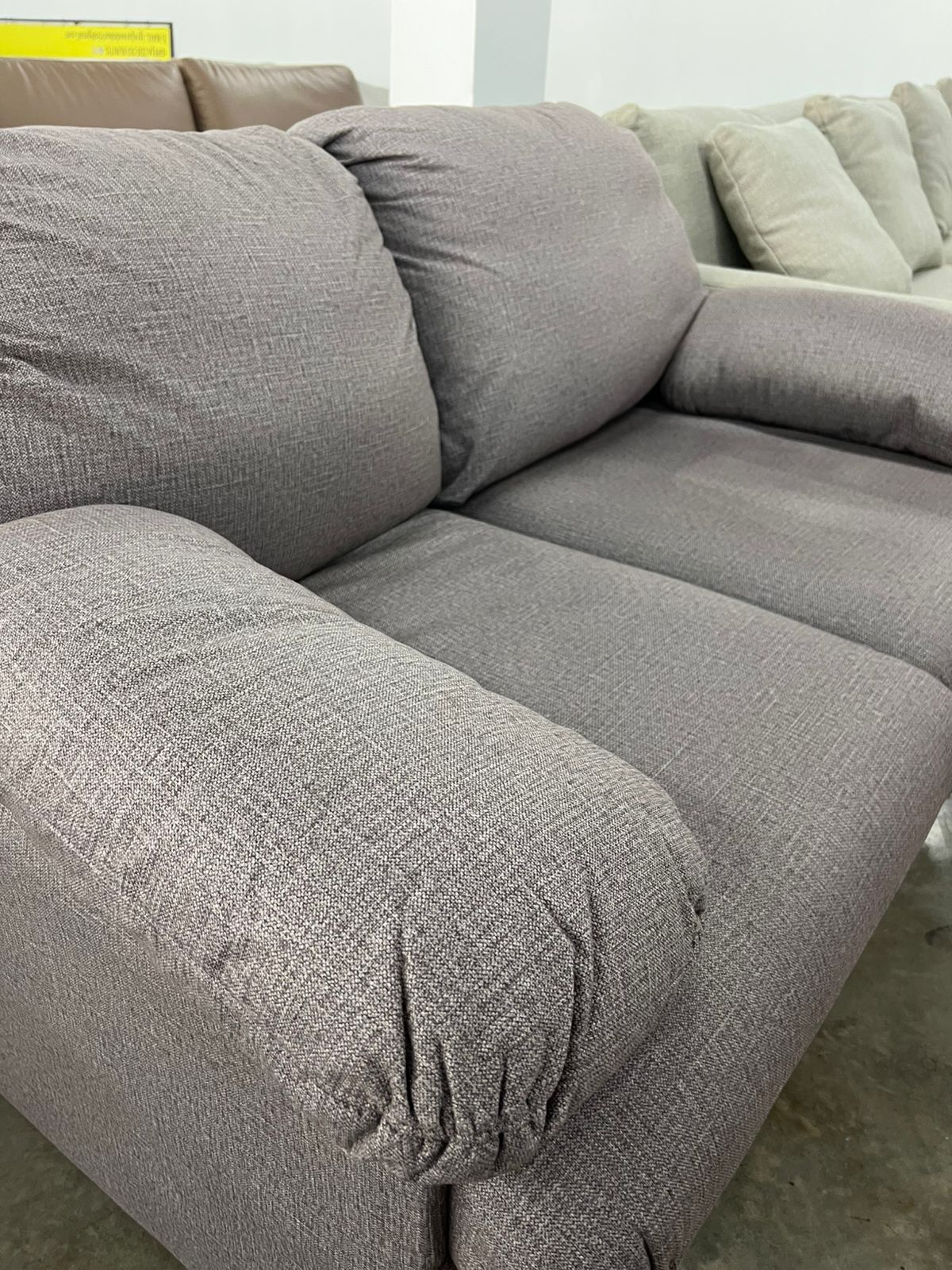 Sofá cama Cinza 2 lugares com cama de casal embutida