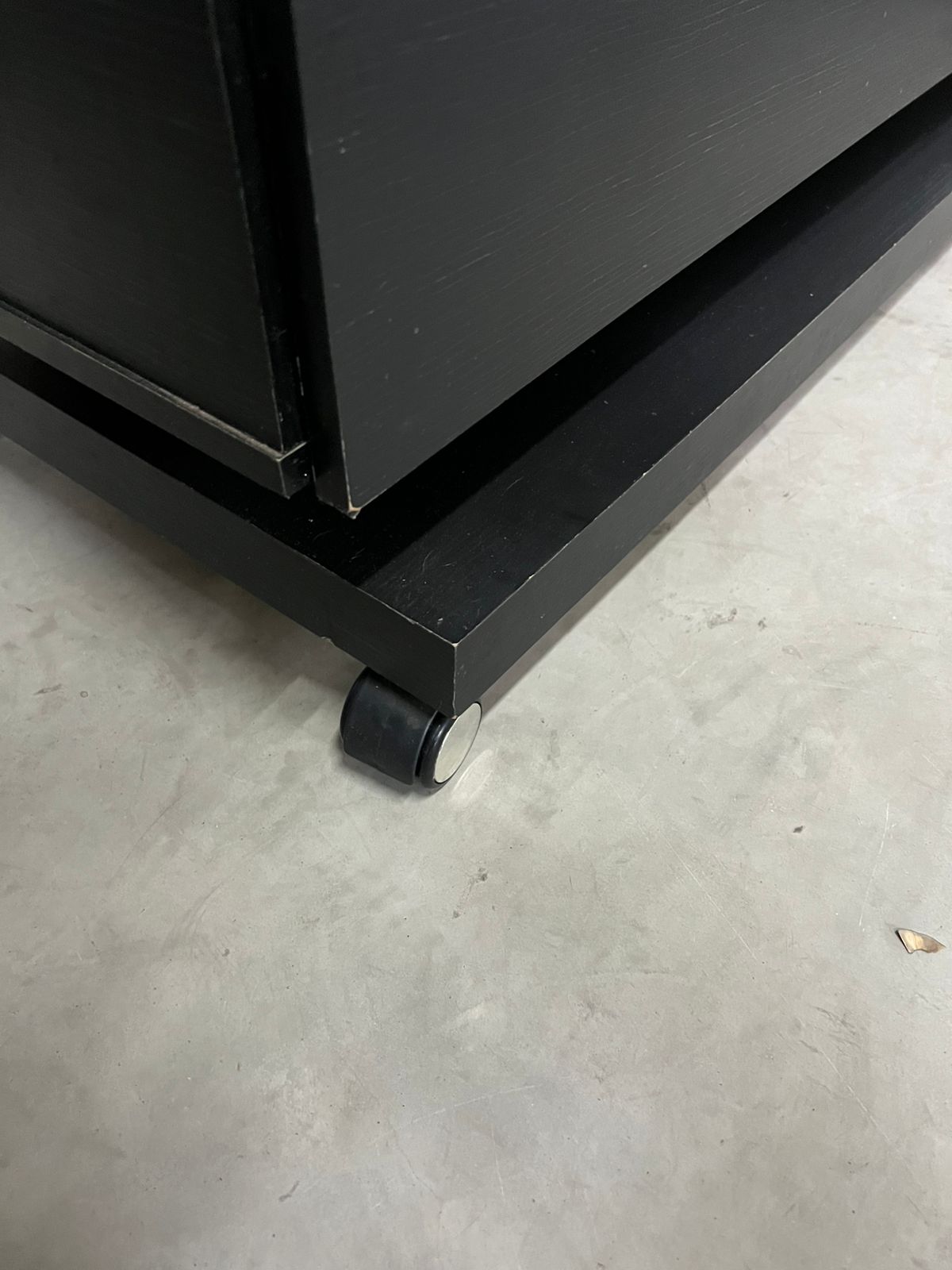 Rack preto 3 gavetas com rodinhas (38%)