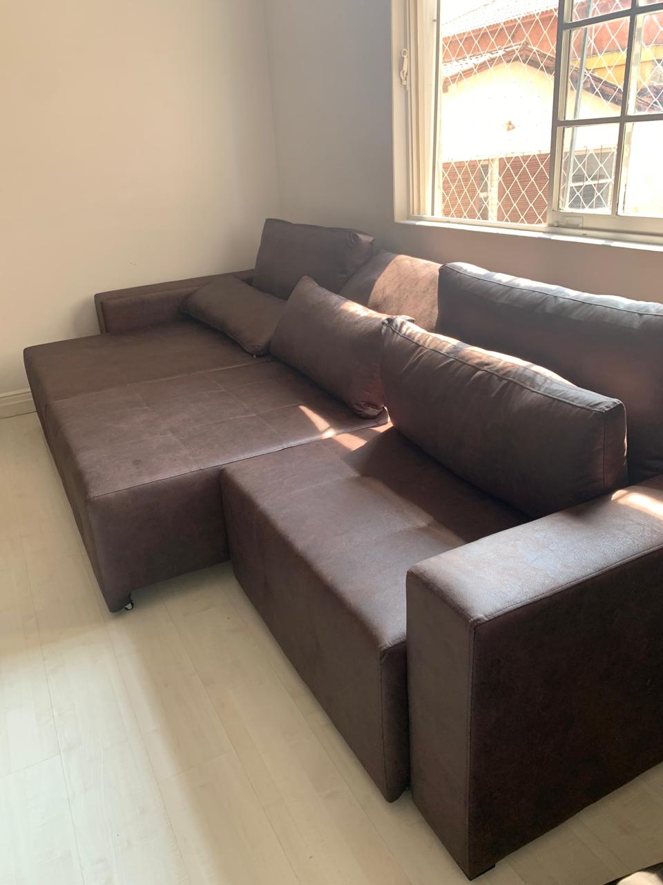 Sofa reclinável de três módulos courino marrom