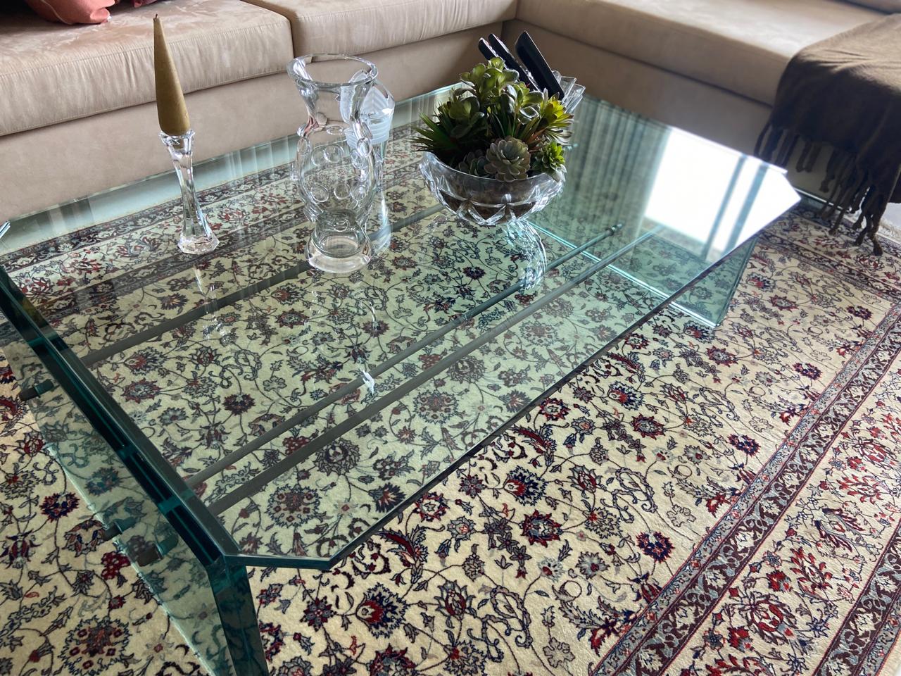 Mesa de centro em vidro e inox