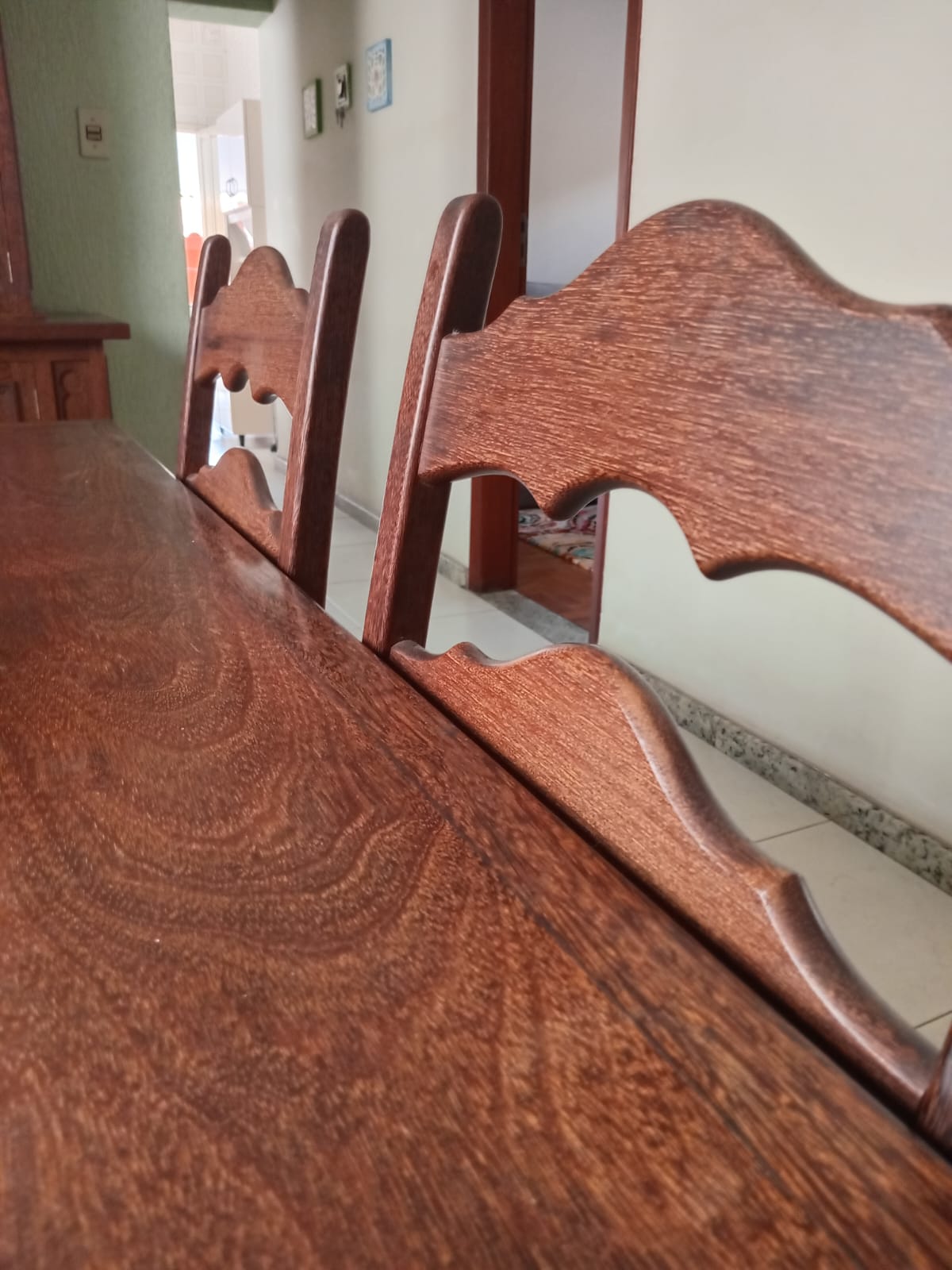 Conj. mesa em madeira + 6 cadeiras