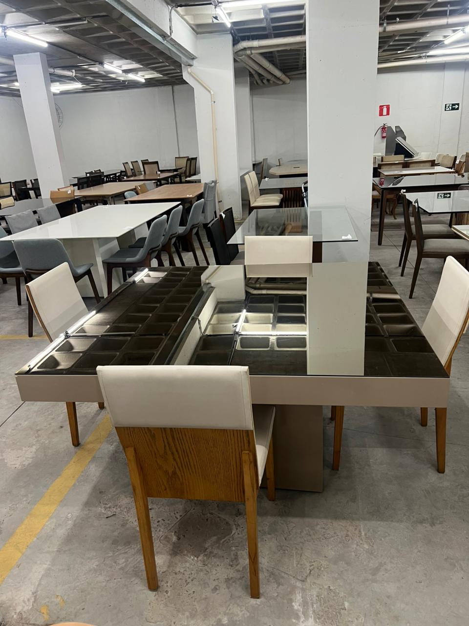 Mesa quadrada espelhada - Líder interiores