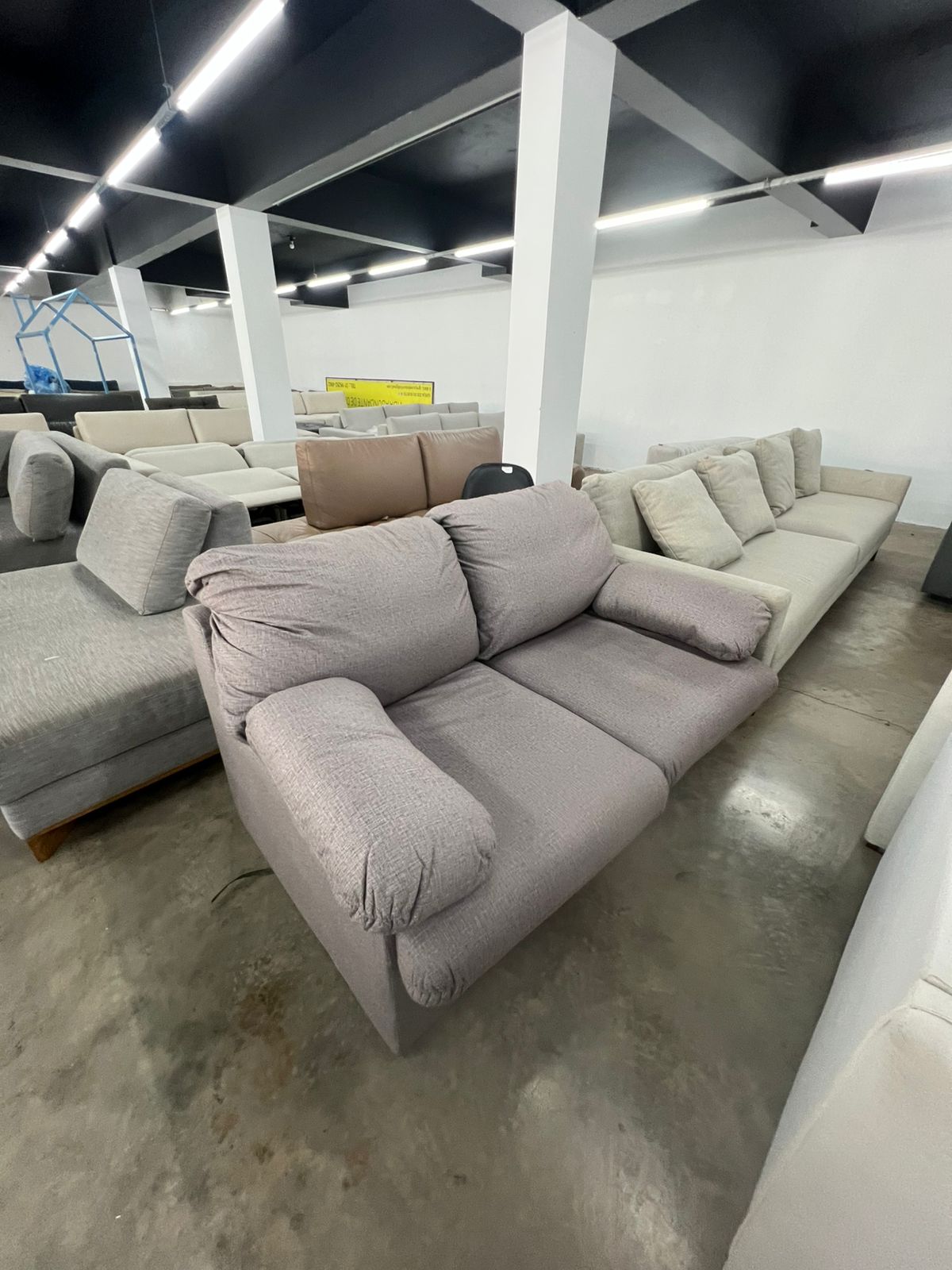 Sofá cama Cinza 2 lugares com cama de casal embutida