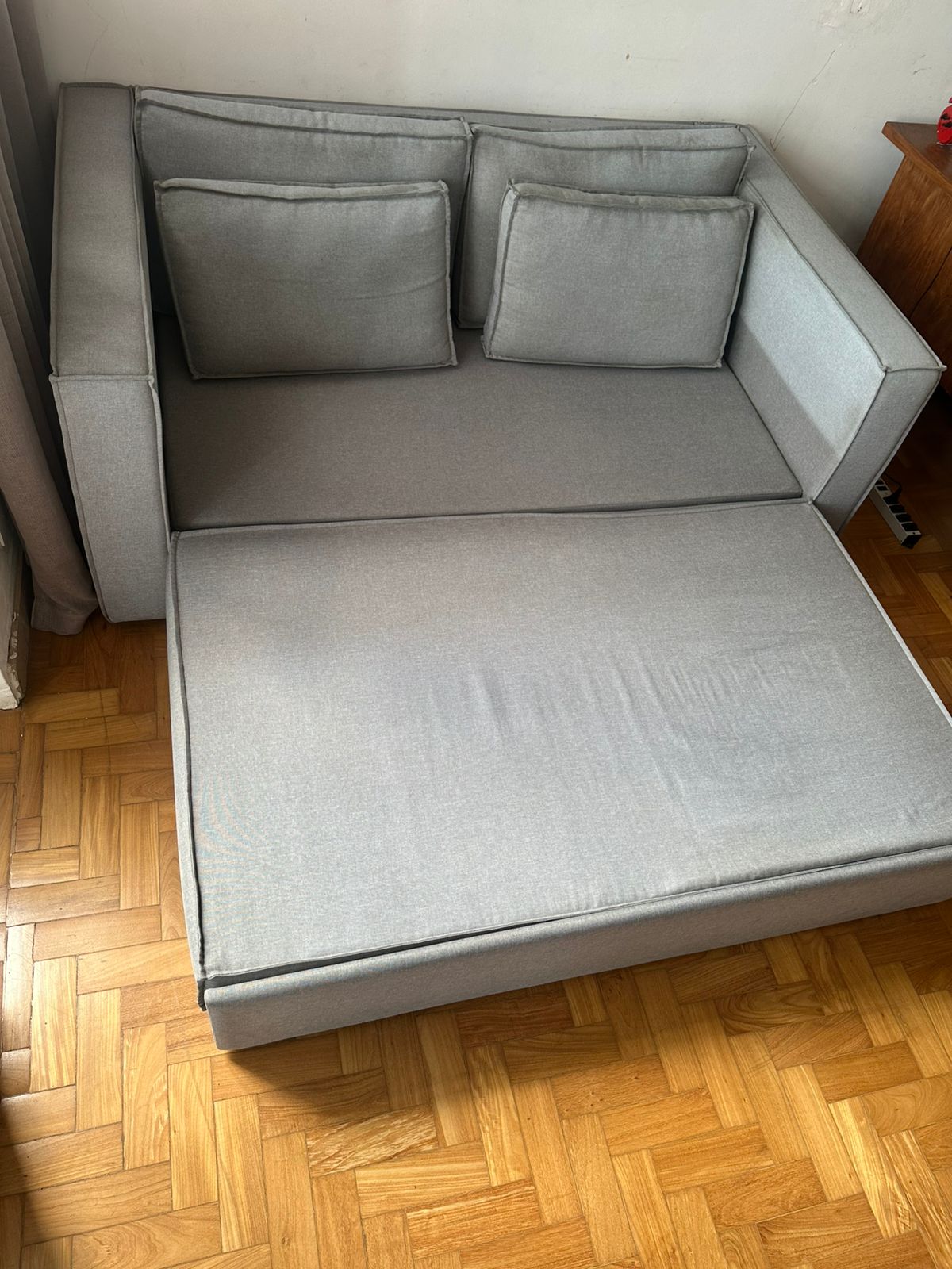 Sofá cama cinza com extensão cama de casal padrão