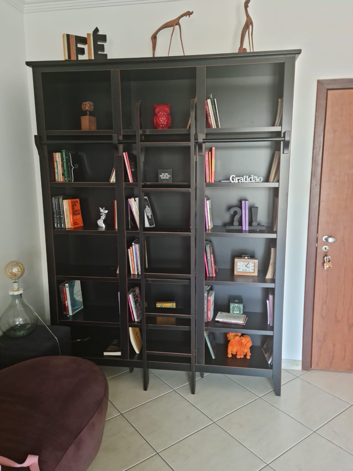 Estante vertical preta