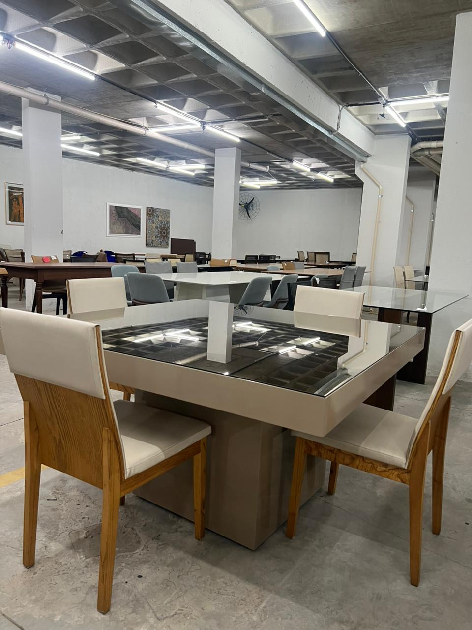 Mesa quadrada espelhada - Líder interiores