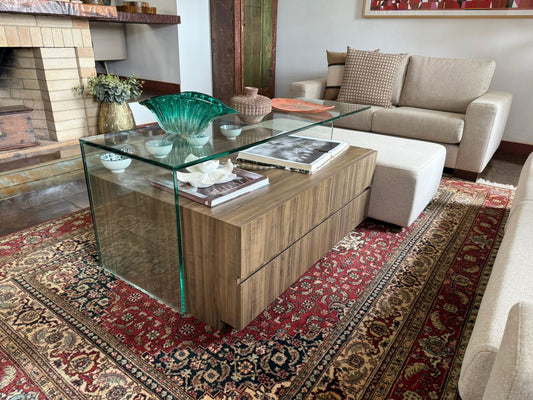 Mesa de centro com tampo de vidro e 2 gavetas (não inclui puff)