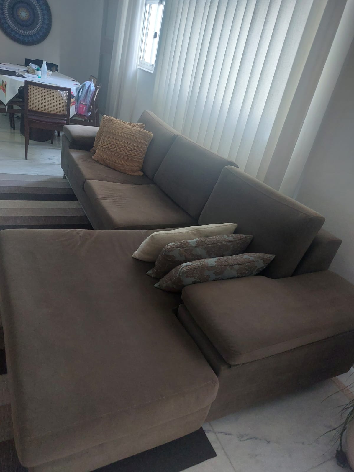 Sofá suede marrom com chaise
