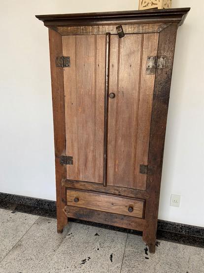 Armário Cristaleira com portas e 1 gaveta
