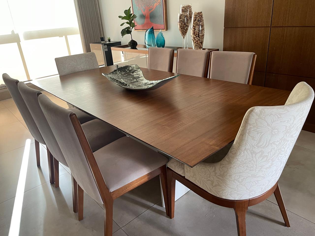 Mesa com tampo de madeira 8 lugares Sier (38%)