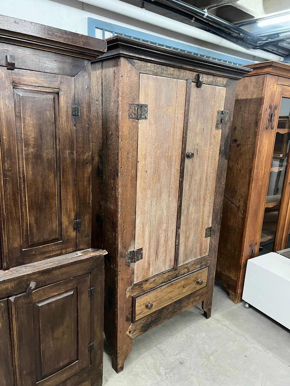 Armário Cristaleira com portas e 1 gaveta