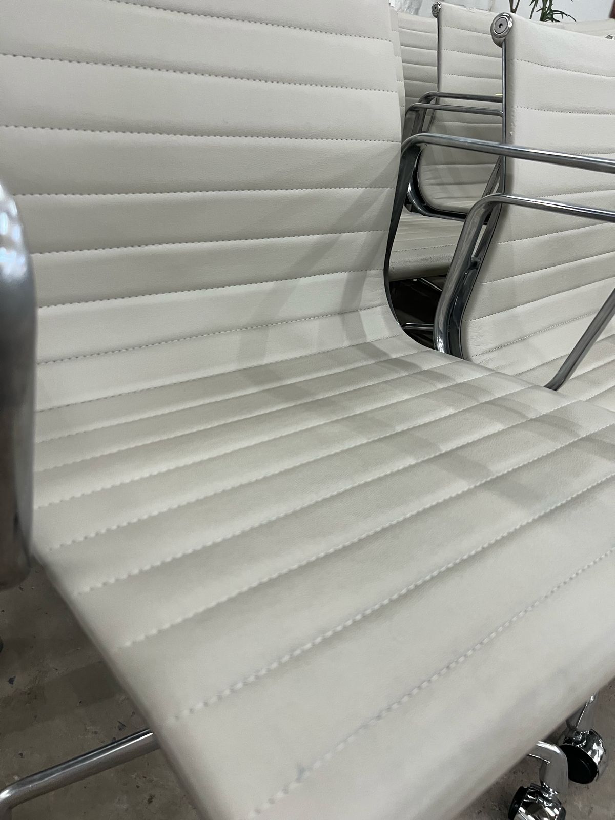 Cadeira de escritório Classica Design com rodinhas