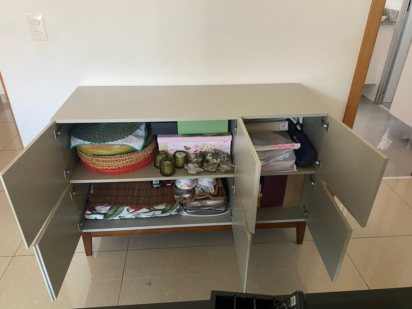 Buffet com 6 portas Etna