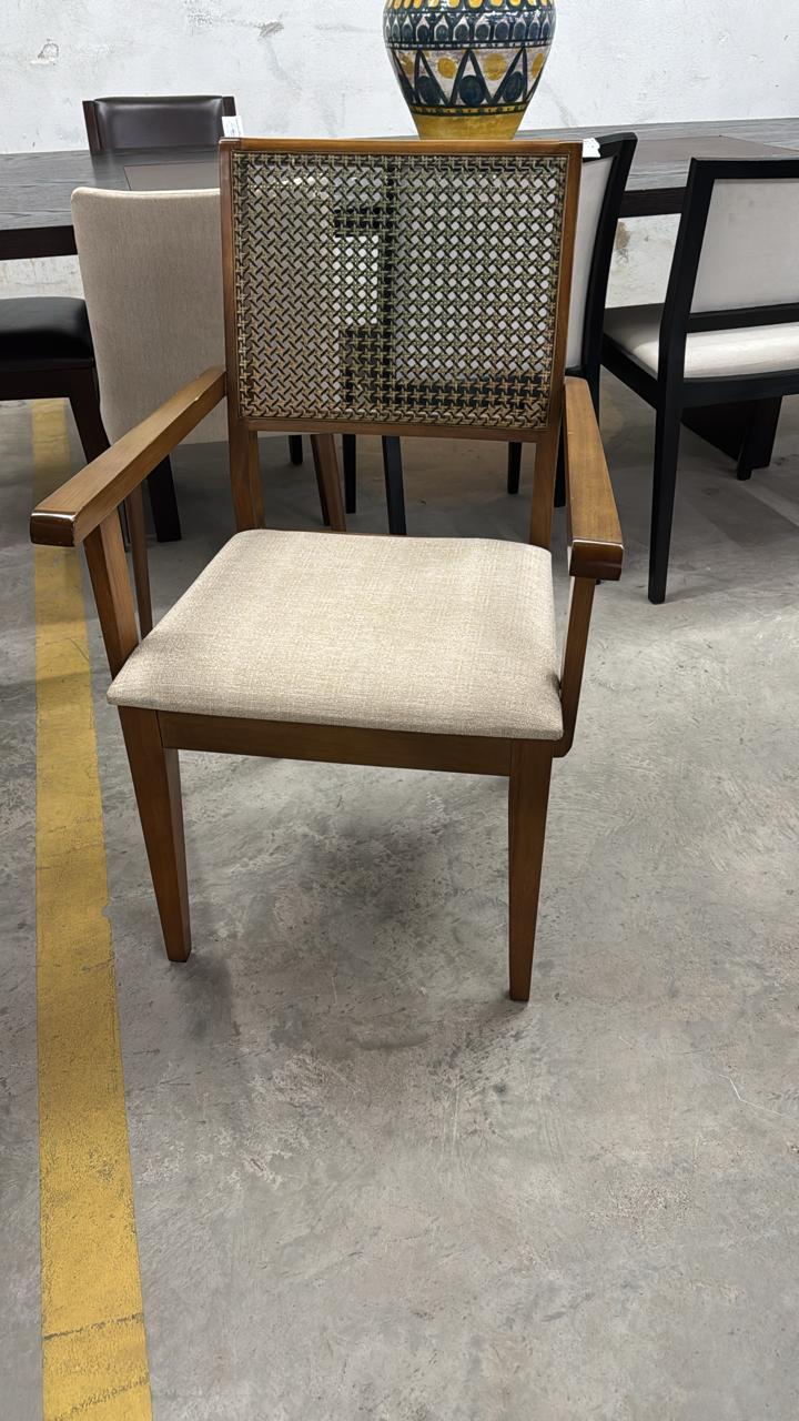 Mesa com vidro laqueado + 6 cadeiras de palhinha escura Decoralle