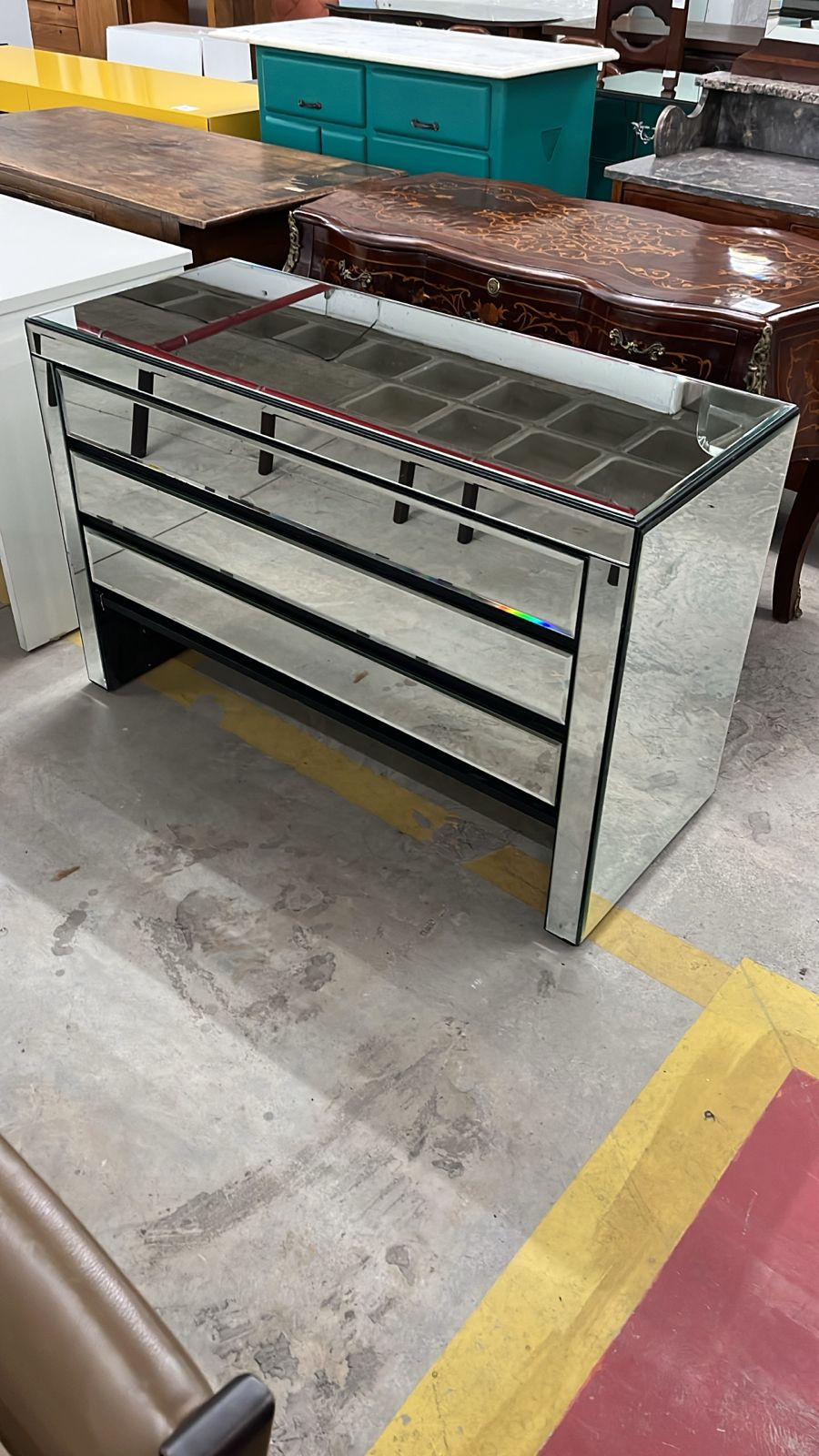 Comoda / Mesa de cabeceira espelhada com 3 gavetas