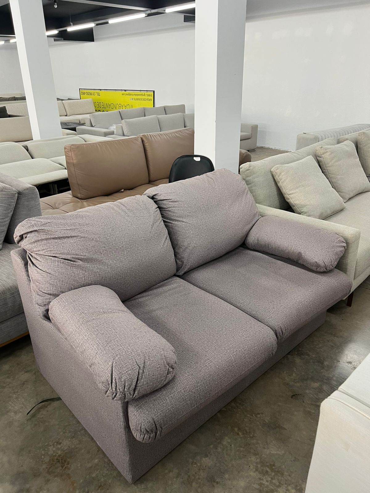 Sofá cama Cinza 2 lugares com cama de casal embutida