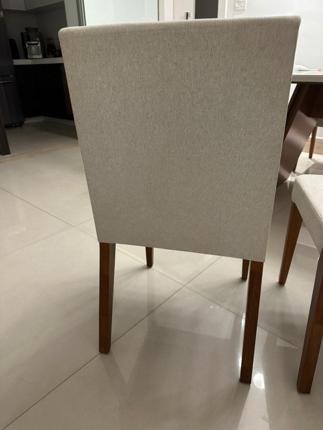 Cadeira com assento e encosto em linho Voktum