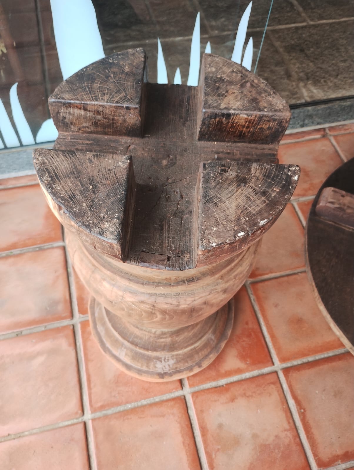 Mesa de madeira maciça, imbuia escura