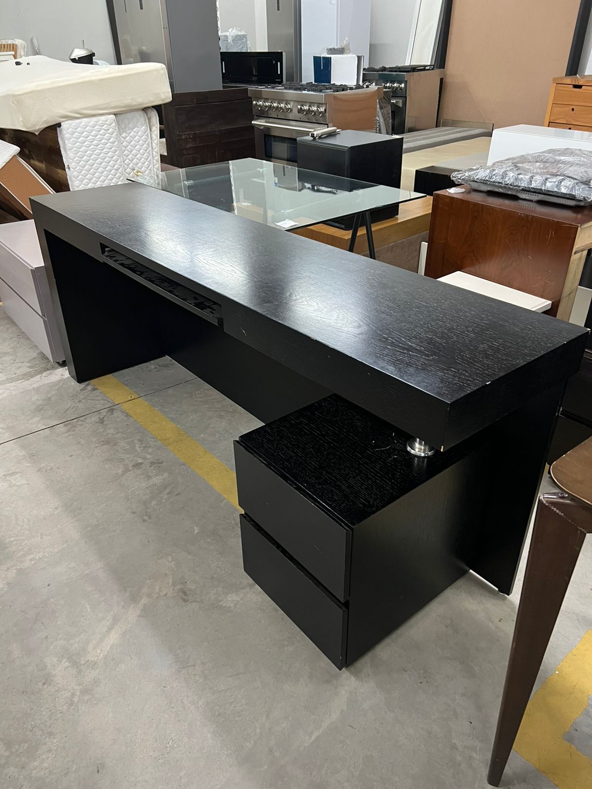 Mesa/ bancada para computador em madeira mdf , 2 gavetas e aparador de teclado