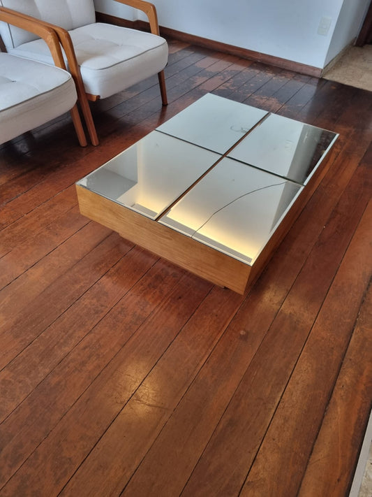 Mesa de centro de madeira com 4 tampos de vidro