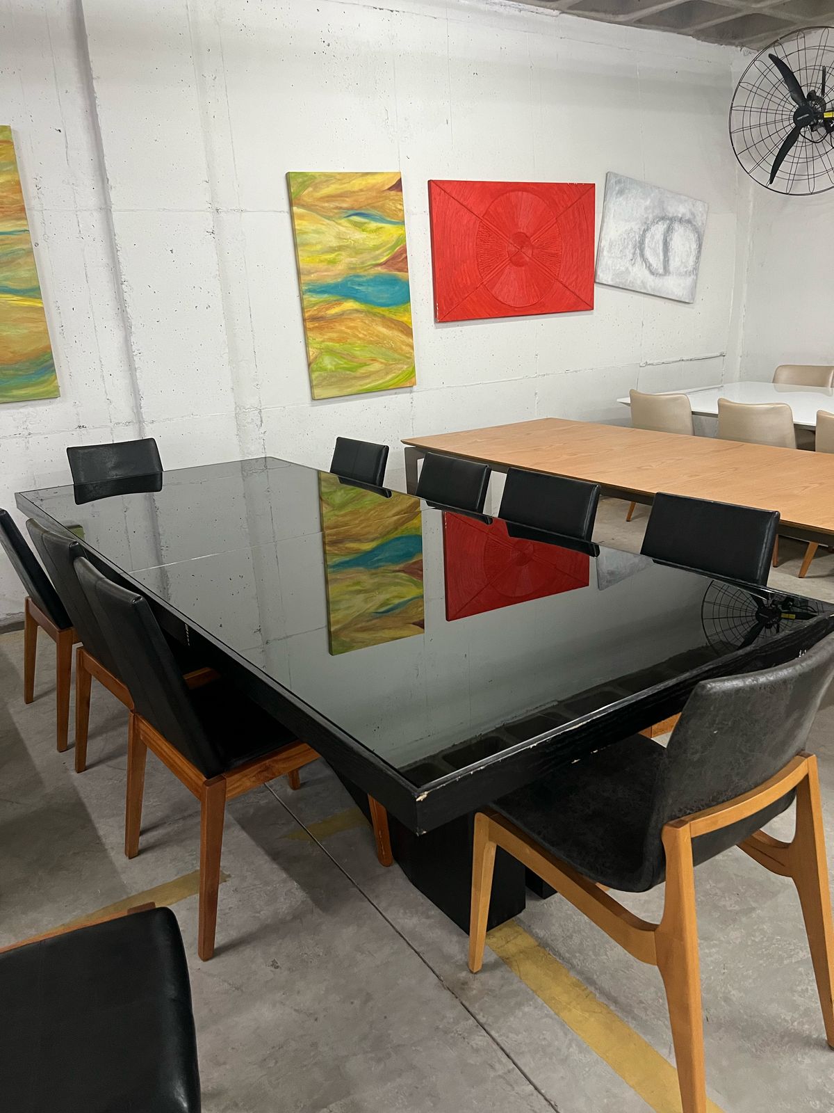 Mesa ebanizada com vidro laqueado preto