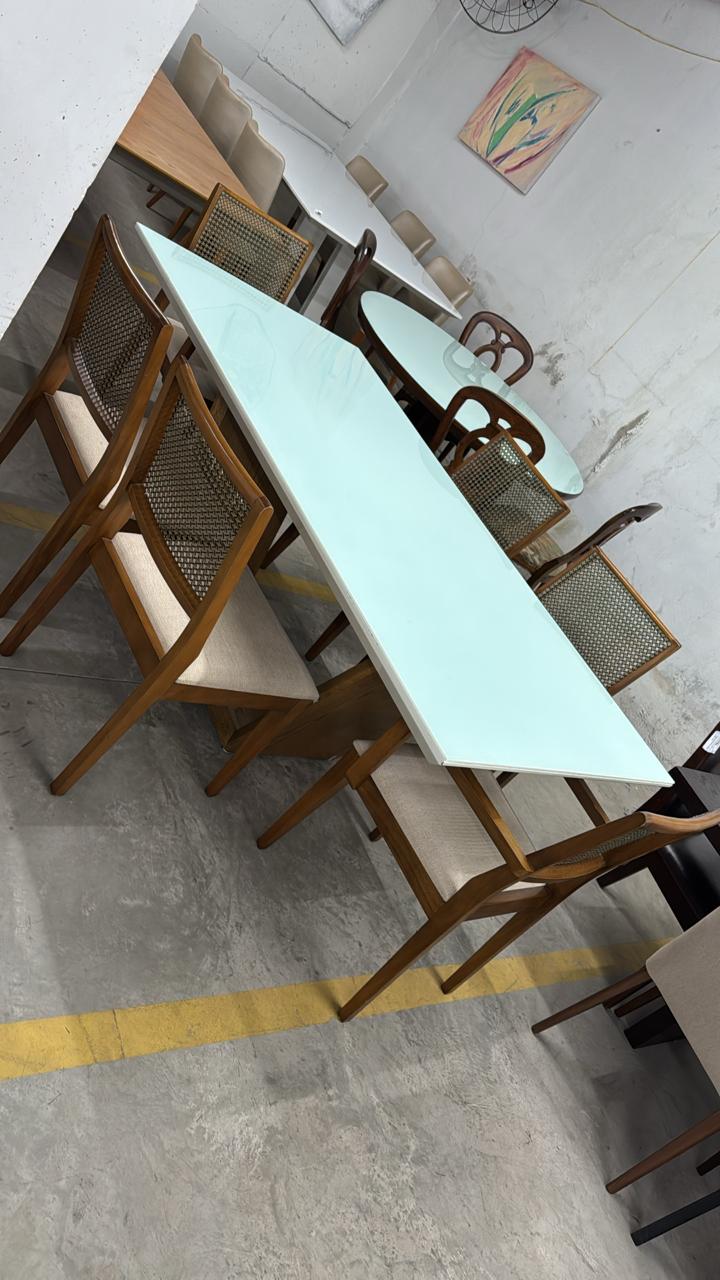 Mesa com vidro laqueado + 6 cadeiras de palhinha escura Decoralle
