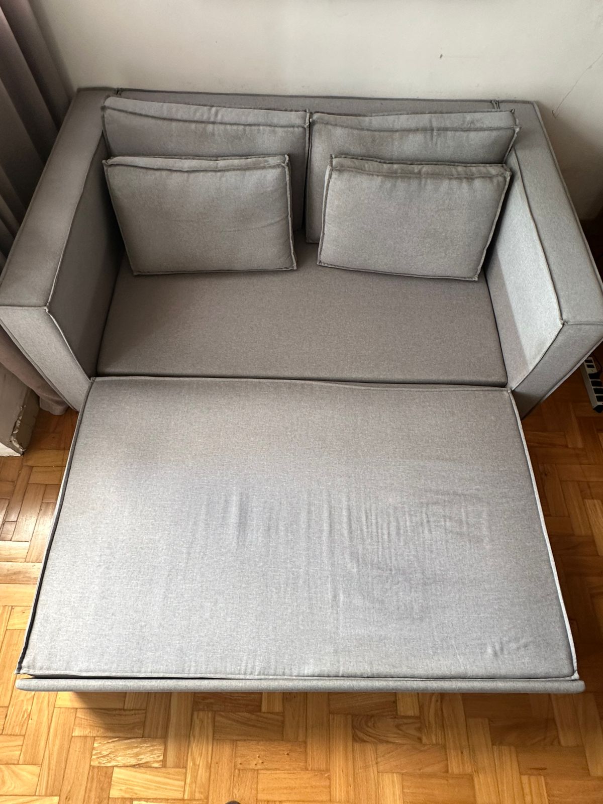 Sofá cama cinza com extensão cama de casal padrão