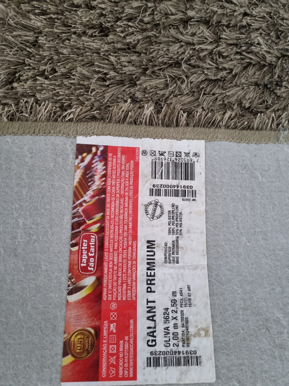 Tapete de pelos cinza Galant Premium São Carlos