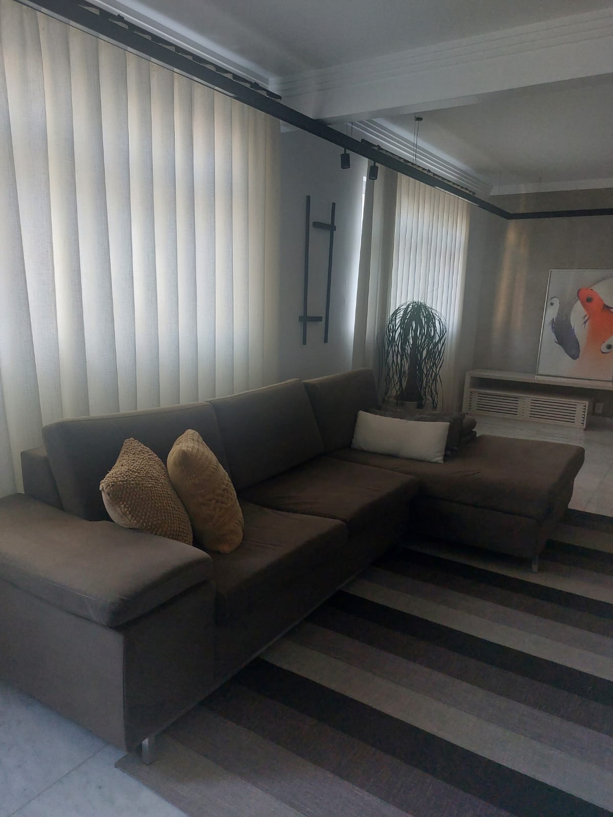 Sofá suede marrom com chaise