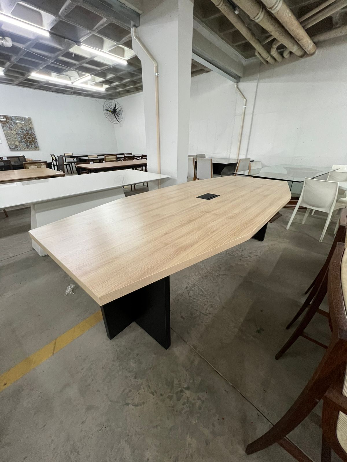 Mesa grande de reunião