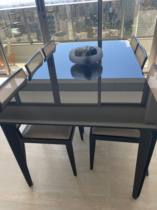 Mesa laqueada com vidro - Marca: D/IT Casa