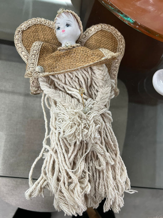 Anjinho de porcelana com cordões