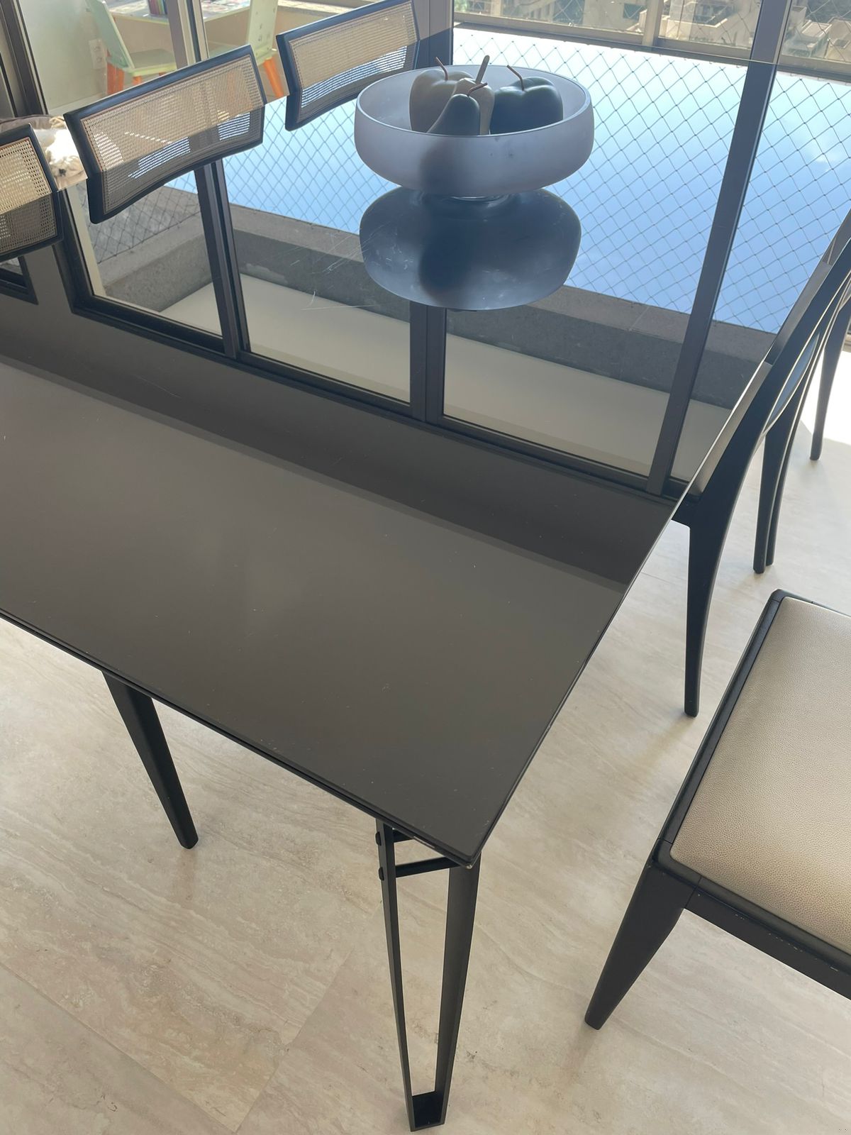 Mesa laqueada com vidro - Marca: D/IT Casa