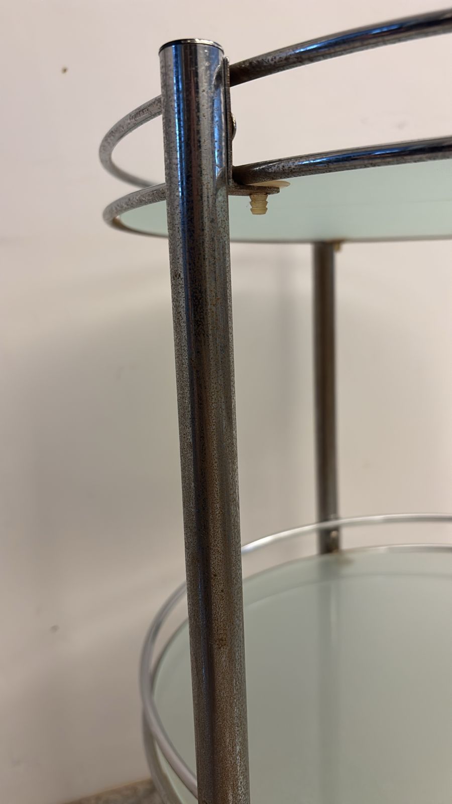 Mesa de vidro com inox lateral de 3 andares (32%)