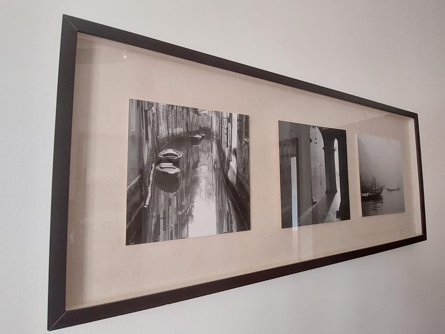 Quadro retangular horizontal com 3 imagens preto e branco