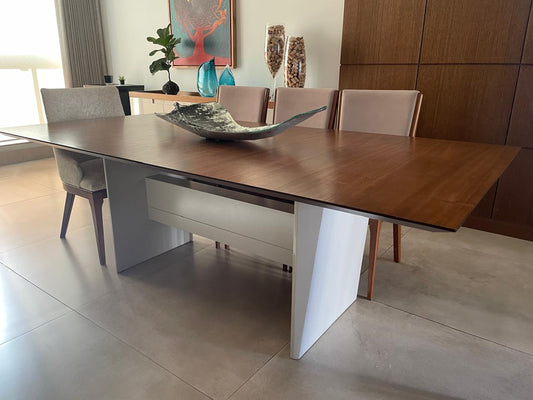 Mesa com tampo de madeira 8 lugares Sier (38%)