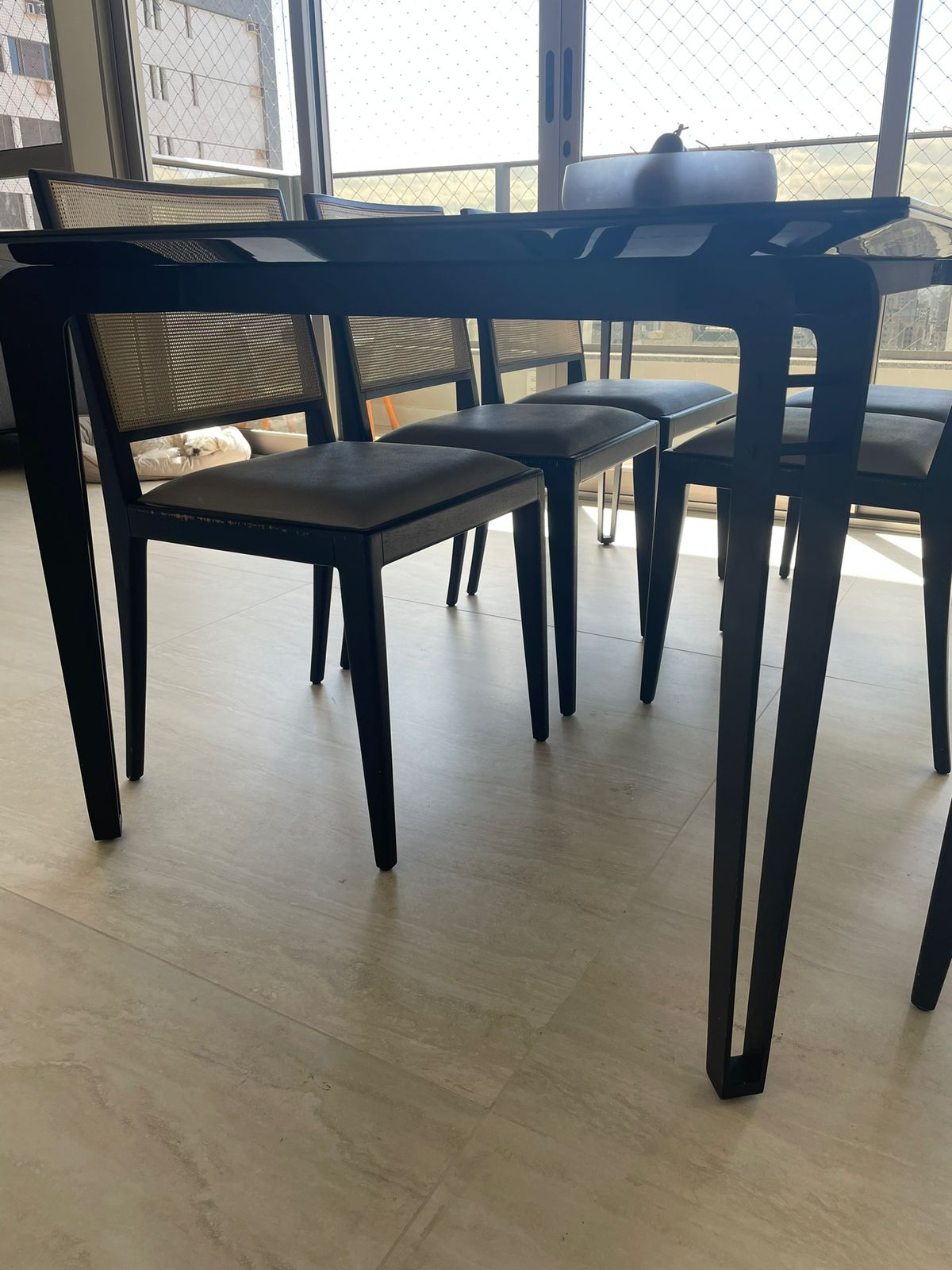 Mesa laqueada com vidro - Marca: D/IT Casa